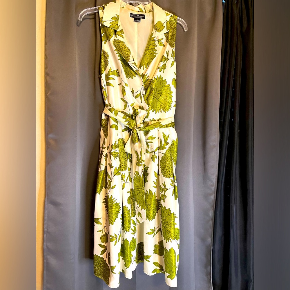 Jessica Howard Sleeveless V-neck Dress